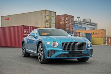 Mẫu Bentley Continental GT Azure V8 đầu tiên được phân phối chính hãng vừa cập bến Việt Nam