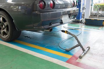 Kiểm tra khí thải tại Nhật