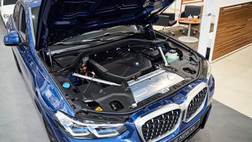Động cơ 2.0L tăng áp cuộn kép trên BMW X4 2023 có sức mạnh khiêm tốn