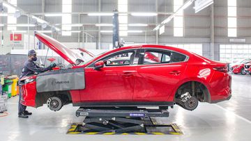 Khu vực sửa chữa với nhiều trang thiết bị hiện đại