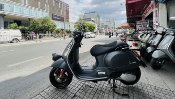 Vespa Sei Giorni 2023 vẫn giữ nguyên kiểu dáng đầy đặn truyền thống của các mẫu xe nhà Vespa