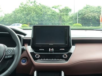 Màn hình cảm ứng giải trí trung tâm trên Toyota Corolla Cross 2023