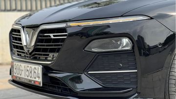 Vinfast Lux A2.0 thế hệ mới được trang bị cụm đèn pha LED với 2 cụm đèn cos