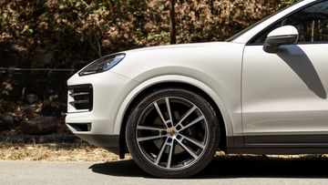 Porsche Cayenne 2024 nâng cấp la-zăng Sport Design thể thao hơn