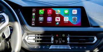 Màn hình cũng hỗ trợ chuẩn kết nối Apple Carplay và Android Auto không dây.