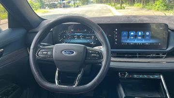 Vô lăng D-Cut nhấn mạnh phong cách thể thao của Ford Territory 2024