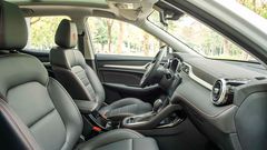 Hàng ghế trước của MG ZS 2021 mang đến sự rộng rãi ấn tượng