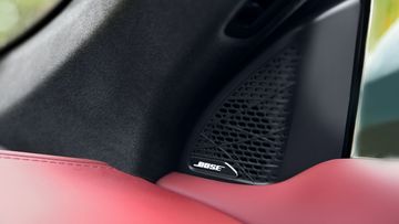 Phiên bản cao cấp nhất 2.0T Premium được trang bị hệ thống âm thanh Bose 9 loa cao cấp