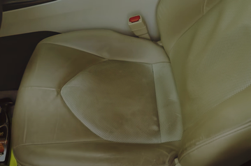 Những mùi hôi khó chịu trên xe có thể xuất phát từ các chất bẩn tích tụ lâu ngày