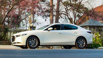 Mazda 3 c&oacute; trang thiết bị nội thất hiện đại c&ugrave;ng t&iacute;nh năng an to&agrave;n ti&ecirc;u chuẩn