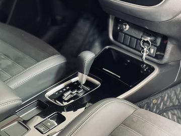 Cấu hình sang số trên xe là dạng zigzag