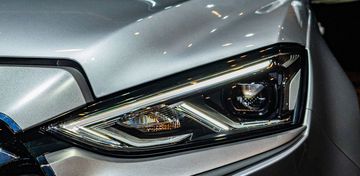 Cụm đèn pha ấn tượng của Isuzu MU-X