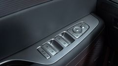 Các phím điều khiển lên xuống cửa sổ trên Hyundai Palisade 2024