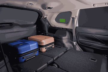 Khoang hành lý trên Mitsubishi Outlander 2023 được mở rộng tối đa khi gập cả 2 hàng ghế