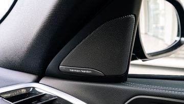 BMW X6 2023 trang bị hệ thống âm thanh vòm Harman Kardon 16 loa công suất 464 watt và âm-li 9 kênh