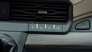 Điều hòa nhiệt độ Ford Transit 2024 tiện lợi hơn với chức năng Max A/C