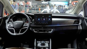 Nội thất BYD M6 2025 sở hữu thiết kế hiện đại và đậm chất công nghệ