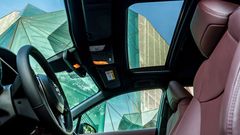 Cửa sổ trời Sunroof của Toyota Corolla Cross 1.8HV