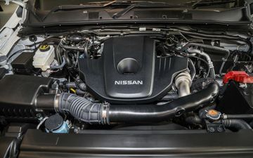 Các phiên bản Nissan Navara 2022 đều sử dụng động cơ diesel tăng áp 2.5L