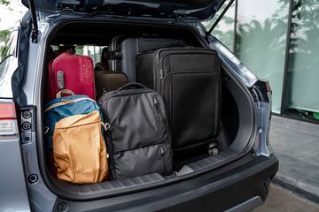 Toyota Corolla Cross 2023 sở hữu khoang hành lý có dung tích tiêu chuẩn ở mức 440L
