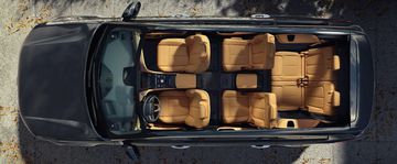 Phiên bản cao cấp Summit Reserved có 3 hàng ghế cùng 2 tuỳ chọn layout.