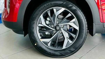 Cả 3 phiên bản Hyundai Creta 2024 đều sở hữu bộ lazang kích thước 17 inch 5 chấu
