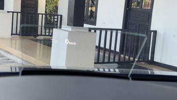 Hiển thị thông tin trên kính lái HUD