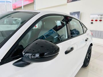 Bản RS sở hữu các chi tiết được sơn đen thể thao