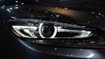 So với thế hệ trước thì Mazda 6 2022 với thiết kế đèn LED ban ngày mới đẹp mắt và ấn tượng hơn hẳn, làm tăng khả năng nhận diện, đặc biệt khi xe di chuyển trong đêm