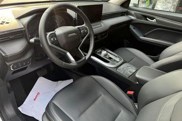 Ghế ngồi Haval Jolion 2025 được bọc da cao cấp với bề mặt đục lỗ, mang đến cảm giác thoải mái và thoáng mát