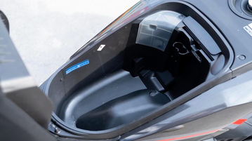 Honda Vario 160 sở hữu hệ thống hộc đựng đồ rộng rãi và tiện lợi