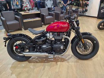 Bonneville Bobber màu đỏ mận