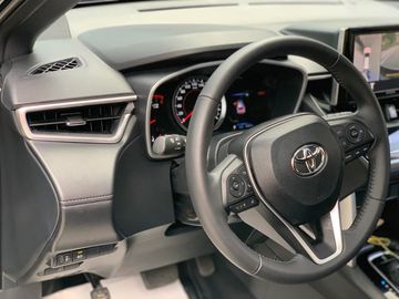 Toyota Corolla Cross 2023 sở hữu vô lăng được bọc da trên tất cả các phiên bản