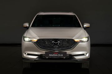 Cụm đèn trước full LED là trang bị tiêu chuẩn trên Mazda CX-8 2022