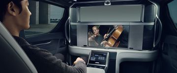 Hệ thống giải trí dành cho hành khách trên hàng ghế sau của Lexus LM 350 2024