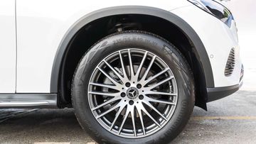 Mercedes-Benz GLC 200 4MATIC trang bị la-zăng thiết kế 10 chấu kép mới