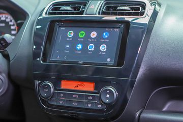 Mitsubishi Attrage 2024 trang bị màn hình trung tâm cảm ứng 7 inch trên tất cả phiên bản