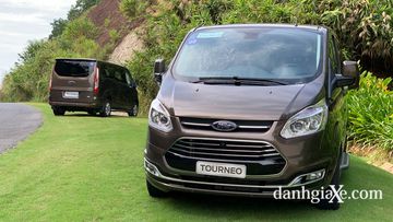 Danh gia so bo xe Ford Tourneo 2019