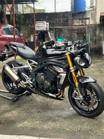 Triumph Speed Triple 1200 RS 2023 là chiến binh đường phố phiên bản cao cấp nhất dòng Naked Bike