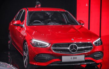 Tổng thể ngoại thất nổi bật với lưới tản nhiệt và cản trước được thiết kế hiện đại hơn