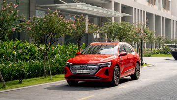 Audi Q8 e-tron 2024 tiếp tục duy trì thiết kế tổng thể hiện đại, tân tiến và đậm dấu ấn công nghệ