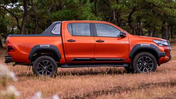 Thân xe Toyota Hilux 2024 được thay bằng những hình khối cơ bắp khỏe khoắn