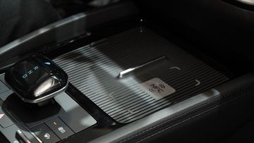 BYD M6 2025 được trang bị chìa khóa dạng thẻ NFC cho phép mở cửa không cần chìa khóa