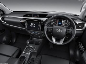 danhgiaxe.com-toyota-hilux-2020-12-163605.jpg