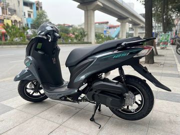 Di chuyển về phía thân xe, yên xe vuốt nhọn về phía sau tạo cảm giác thon dài và cá tính