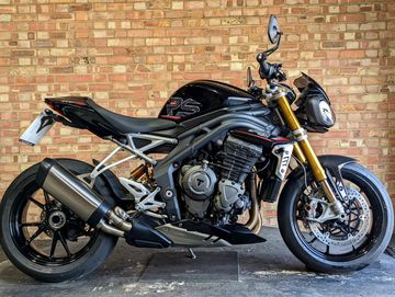 Triumph Speed Triple 1200 RS 2023 màu đen bóng