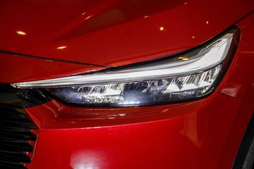 Honda HR-V 2025 vẫn trang bị hệ thống đèn pha Full LED với các đèn xi nhan đuổi cá tính