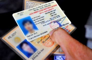 Ngay cả khi thẻ CCCD gắp chip đã được tích hợp thông tin GPLX thì các bác vẫn không thể sử dụng để thay thế cho GPLX để đi đường.
