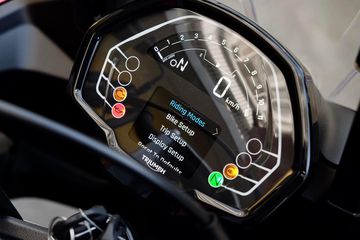 Thiết kế màn hình TFT-LCD của Triumph Tiger 660 2023