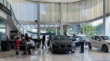 Cận cảnh showroom trưng bày của Mazda Đồng Tháp.